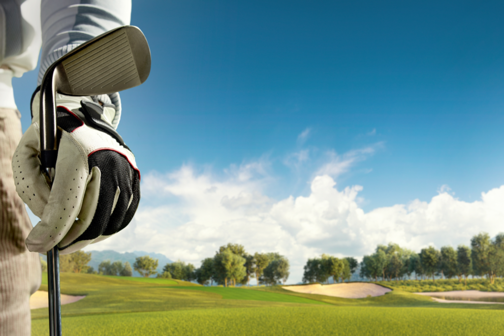 Le tournoi de golf du Réseau ÉTS permet annuellement aux diplômés et diplômées de l'ÉTS de se rassembler en plein air.